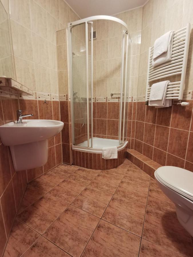 Hotel Zieliniec 2*