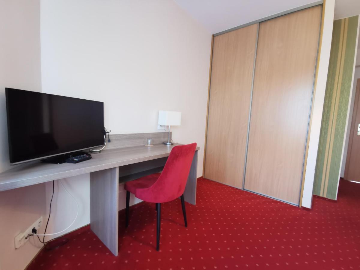 Hotel Zieliniec 2*